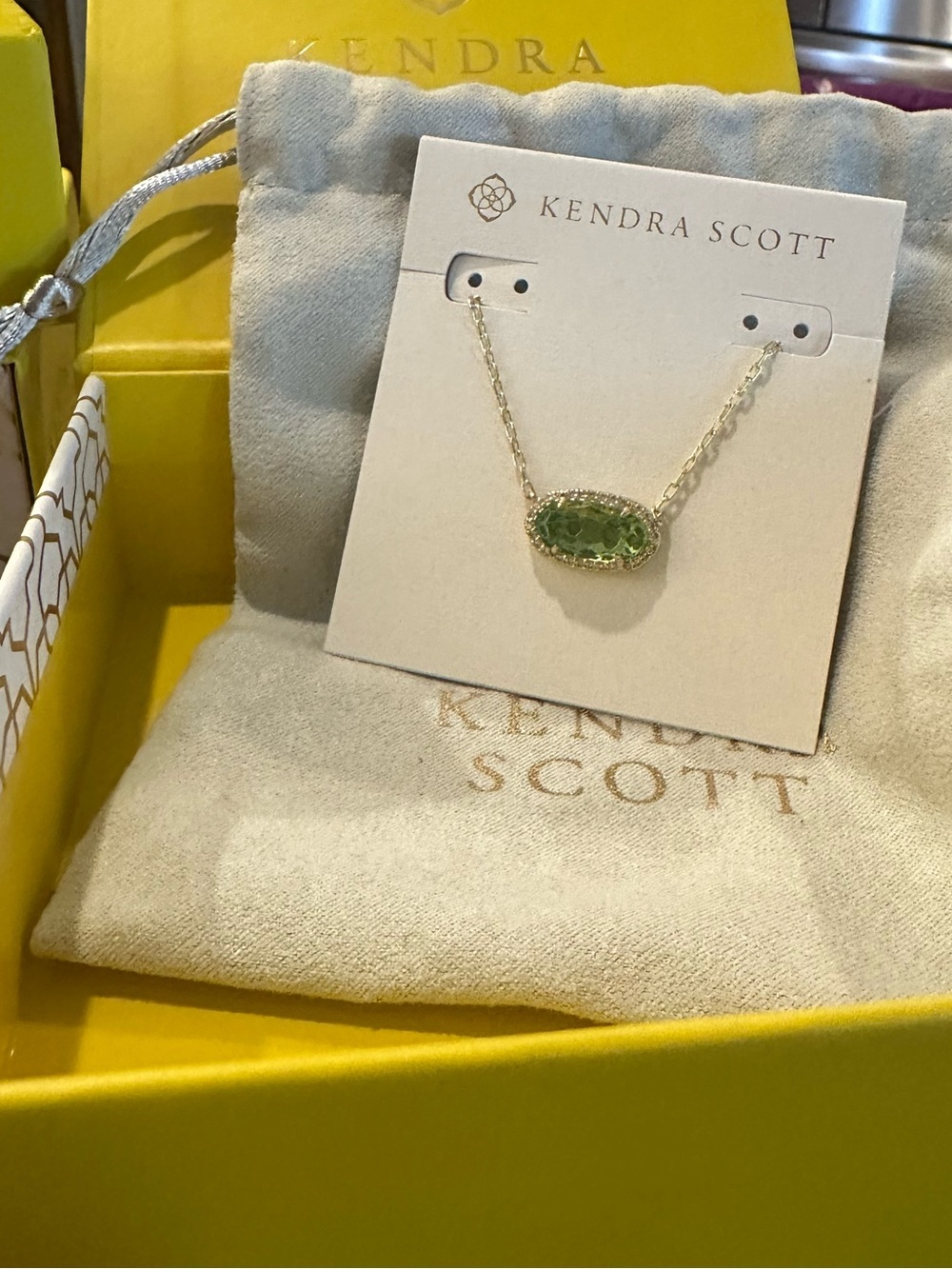 Kendra Scott Elisa Gold Pendant Necklace in Simulated Peridot Illusion